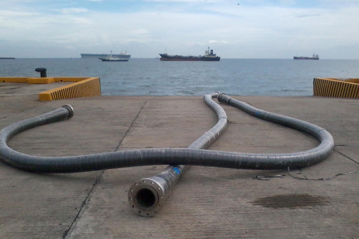 dock-loading-hose